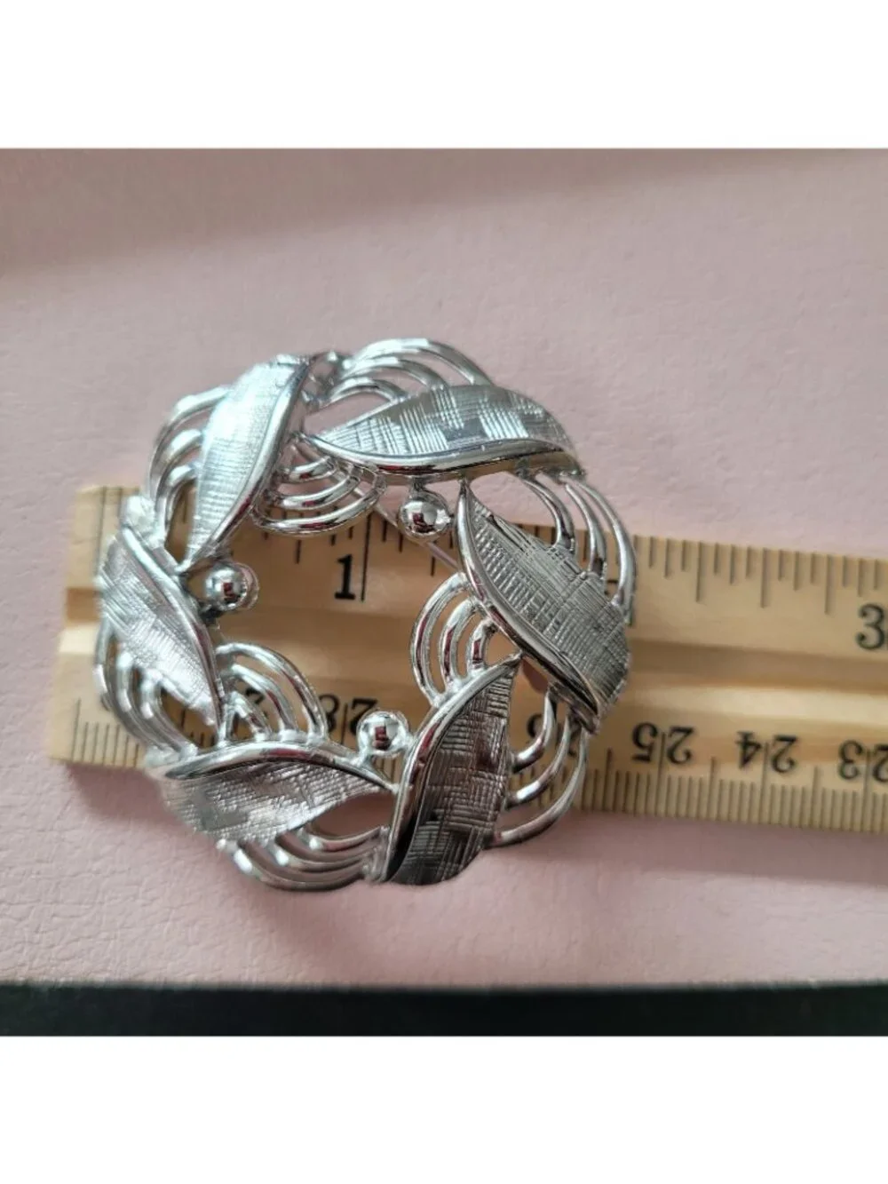 Vintage Signed Lisner Textured Wreath Brooch Leaves Silver Tone 2
